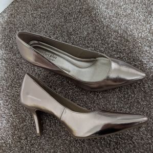 Pointed toe pumps